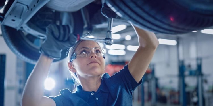 Mẹo Bảo Dưỡng Xe Hữu Ích Dành Cho Tài Xế Tại Việt Nam