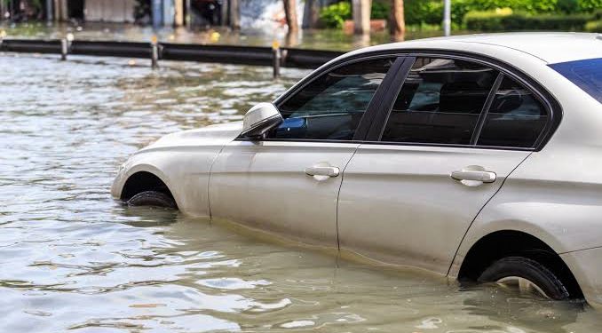 Bí quyết bảo vệ xe hơi và phòng tránh thủy kích trong mùa mưa lũ